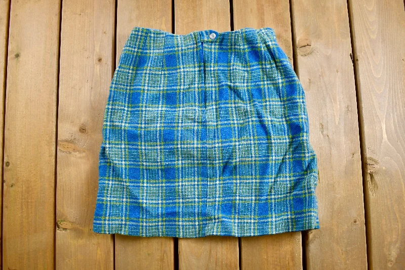 Vintage 1970s De Zigner Plaid Skirt Size 28 x 18.5 / Women's Vintage / True Vintage Skirt / Made in Japan / 70s 80s / Pencil / Rayon/ Jorts